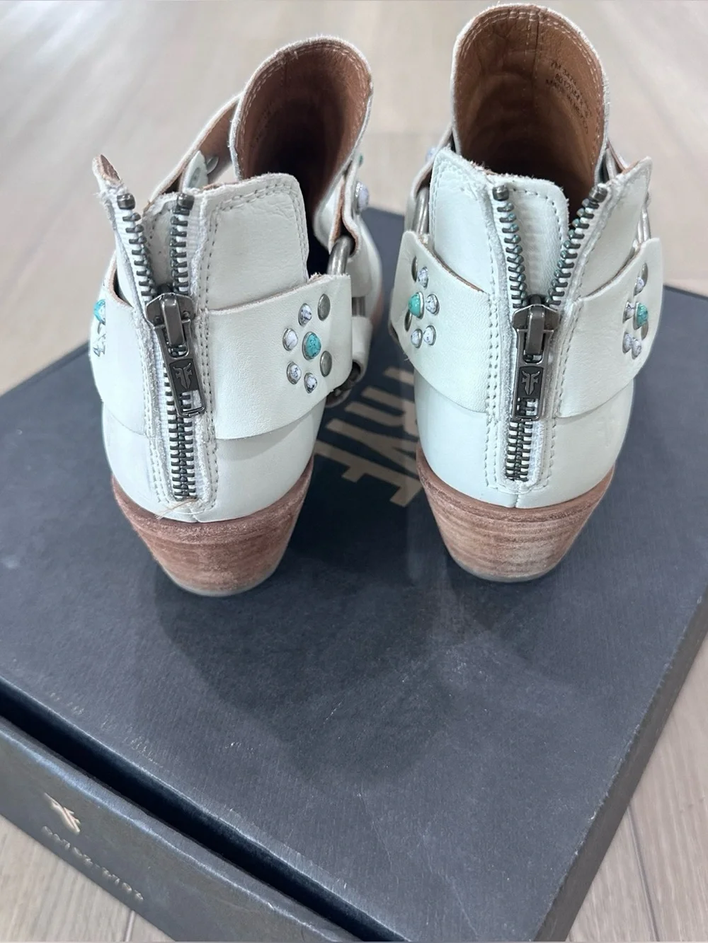 Frye Ray Stone harness zip leather boots bootie size 7 white